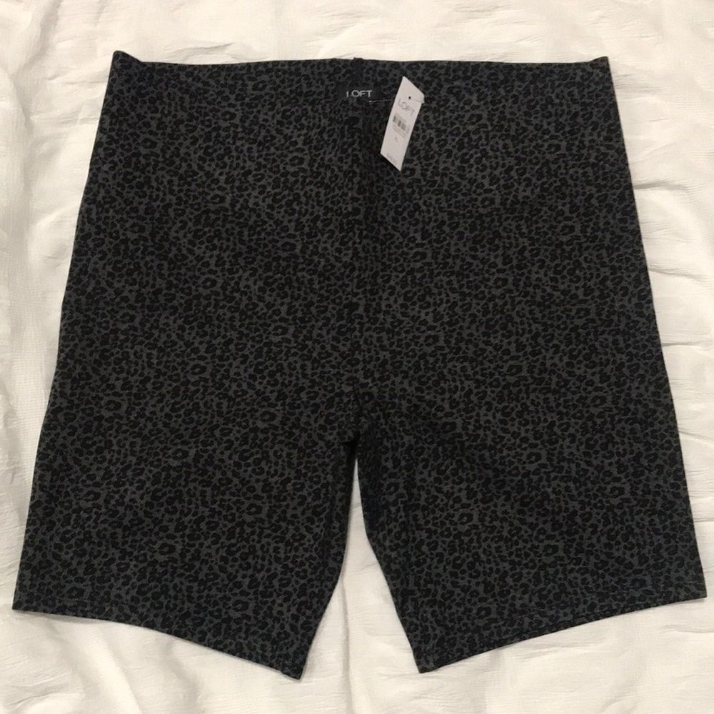 NWT- LOFT- L. Bike shorts
